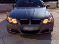 Gebraucht BMW 320 177 PS (130 kW) 2009 Grau Kombi