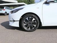 Używany Kia Ceed 140 KM (102 kW) 2025 Biały Hatchback
