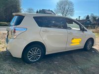 Gebraucht Toyota Verso-S 111 PS (81 kW) 2017 Silber Van / Kleinbus