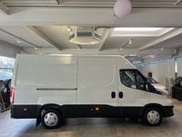 Second-hand Iveco Daily 156 CP (114 kW) 2019 Alb Monovolum