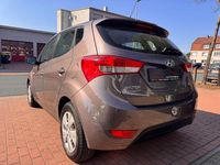 Gebraucht Hyundai ix20 90 PS (66 kW) 2012 Braun Kleinwagen