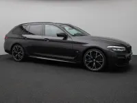 Gebraucht BMW 530 M Sport 286 PS (210 kW) 2023 Sophistograu brillanteffekschwarz Limousine
