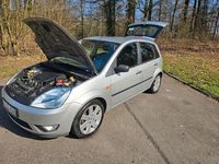 Gebraucht Ford Fiesta Ghia 101 PS (74 kW) 2005 Silber Kleinwagen
