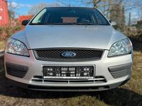 Gebraucht Ford Focus Trend 80 PS (58 kW) 2005 Silber Limousine