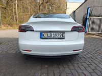 Gebraucht Tesla Model 3 RWD 208 kW (283 PS) 2022 Weiß Limousine