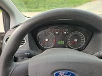 Gebraucht Ford Focus Trend 101 PS (74 kW) 2005 Grau Limousine