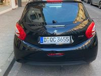 Gebraucht Peugeot 208 Active 82 PS (60 kW) 2014 Schwarz Kleinwagen