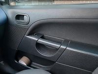 Gebraucht Ford Fiesta 69 PS (50 kW) 2005 Silber Kleinwagen