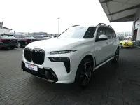 Gebraucht BMW X7 M Sport 352 PS (258 kW) 2024 Weiß SUV