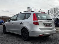 Gebraucht Hyundai i30 90 PS (66 kW) 2012 Silber Kombi