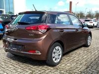 Gebraucht Hyundai i20 Classic 101 PS (74 kW) 2017 Braun Limousine