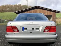 Gebraucht Mercedes E200 136 PS (100 kW) 1997 Silber Limousine