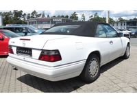 Gebraucht Mercedes E320 220 PS (161 kW) 1995 Weiß Cabrio