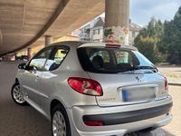 Gebraucht Peugeot 206+ 75 PS (55 kW) 2010 Silber Kleinwagen