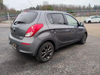 Gebraucht Hyundai i20 Trend 75 PS (55 kW) 2015 Grau Limousine