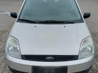 Używany Ford Fiesta 60 KM (44 kW) 2004 Srebrny Hatchback