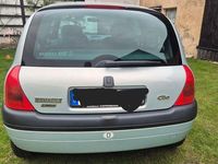 Second-hand Renault Clio II 58 CP (42 kW) 2000 Argintiu Berlinǎ