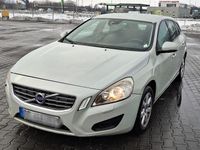 Gebraucht Volvo V60 115 PS (84 kW) 2012 Grau Kombi