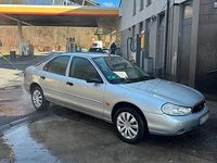 Gebraucht Ford Mondeo 130 PS (95 kW) 1998 Silber Limousine