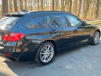 Gebraucht BMW 318 143 PS (105 kW) 2013 Schwarz Kombi