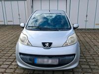 Gebraucht Peugeot 107 68 PS (50 kW) 2005 Silber Kleinwagen