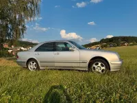 Gebraucht Mercedes E220 142 PS (104 kW) 2000 Grau Limousine