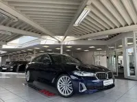 Gebraucht BMW 545e Luxury Line 394 PS (289 kW) 2021 Tansanitblau Limousine