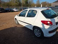 Gebraucht Peugeot 206+ Basis 75 PS (55 kW) 2010 Weiß Kleinwagen