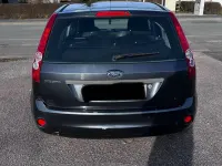 Gebraucht Ford Fiesta 85 PS (62 kW) 2007 Silber Kleinwagen
