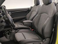 Gebraucht Mini Cooper Cabriolet 136 PS (100 kW) 2021 Zesty yellow uni Cabrio