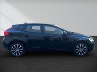 Gebraucht Volvo V40 Momentum 122 PS (89 kW) 2019 Schwarz Limousine