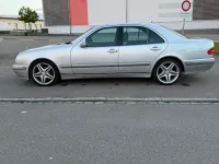 Używany Mercedes E280 Elegance 204 KM (150 kW) 2002 Srebrny Sedan/Limuzyna