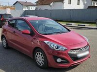 Gebraucht Hyundai i30 100 PS (73 kW) 2013 Rot Kleinwagen