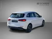 Gebraucht Mercedes B200 Progressive 163 PS (119 kW) 2024 Weiß Van / Kleinbus