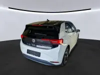 Gebraucht VW ID.3 150 kW (204 PS) 2020 Gletscherweiß metallic schwarz (metallic) Kleinwagen