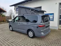 Neu VW California Beach 150 PS (110 kW) 2026 Indiumgrau Van