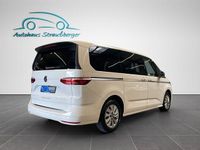 Second-hand VW Multivan Style 150 CP (110 kW) 2024 Alb Monovolum