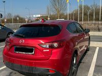 Gebraucht Mazda 3 105 PS (77 kW) 2017 Rot Kleinwagen