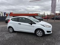 Gebraucht Ford Fiesta Ambiente 60 PS (44 kW) 2014 Weiß Kleinwagen