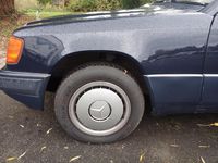 Gebraucht Mercedes E230 132 PS (97 kW) 1991 Blau Kombi