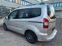 Gebraucht Ford Tourneo 95 PS (69 kW) 2015 Silber Van / Kleinbus