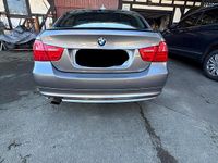 Gebraucht BMW 318 144 PS (105 kW) 2011 Grau Limousine
