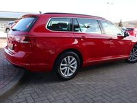 Gebraucht VW Passat Business 122 PS (89 kW) 2023 Rot Kombi