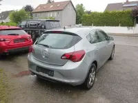 Gebraucht Opel Astra Exklusiv 170 PS (125 kW) 2014 Silbersee/perl silber (m2) Kleinwagen