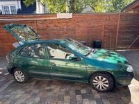 Gebraucht Renault Mégane 95 PS (69 kW) 2001 Grün Limousine
