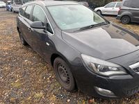 Gebraucht Opel Astra 101 PS (74 kW) 2012 Grau Kombi
