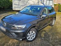 Gebraucht VW Touareg 262 PS (192 kW) 2015 Grau SUV