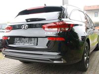 Gebraucht Hyundai i30 Advantage 140 PS (102 kW) 2024 Abyss black Kombi