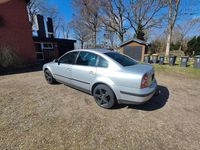 Usata VW Passat 101 CV (74 kW) 2005 Grigio Berlina
