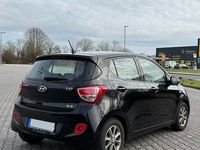 Gebraucht Hyundai i10 87 PS (63 kW) 2015 Schwarz Kleinwagen